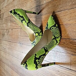 Nine West Tatiana pointy toe pump in green snakeskin pattern